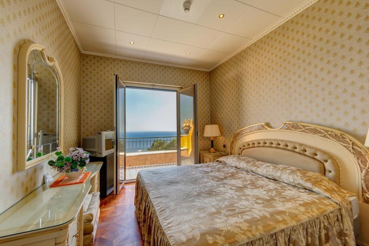 Hotel Villa Riis Таормина Экстерьер фото