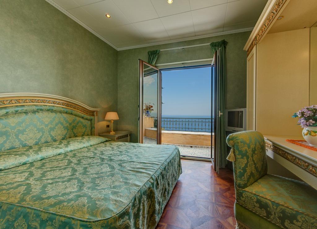 Hotel Villa Riis Таормина Экстерьер фото