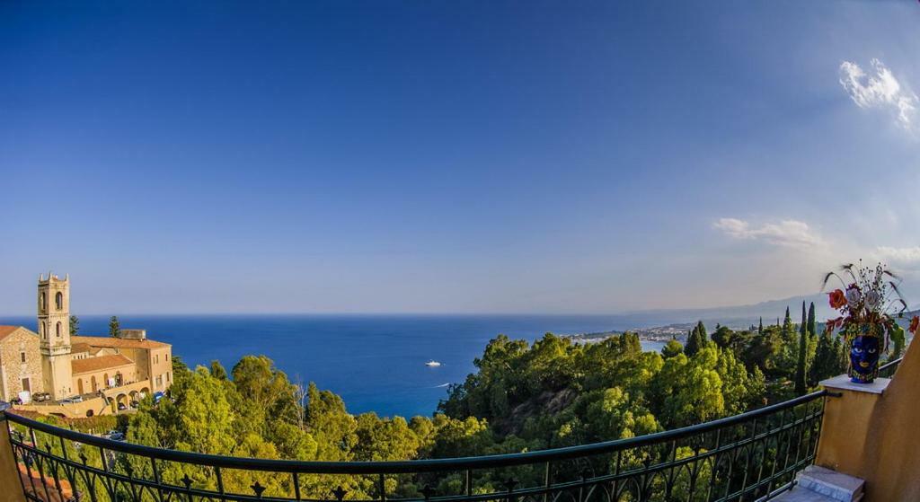 Hotel Villa Riis Таормина Экстерьер фото