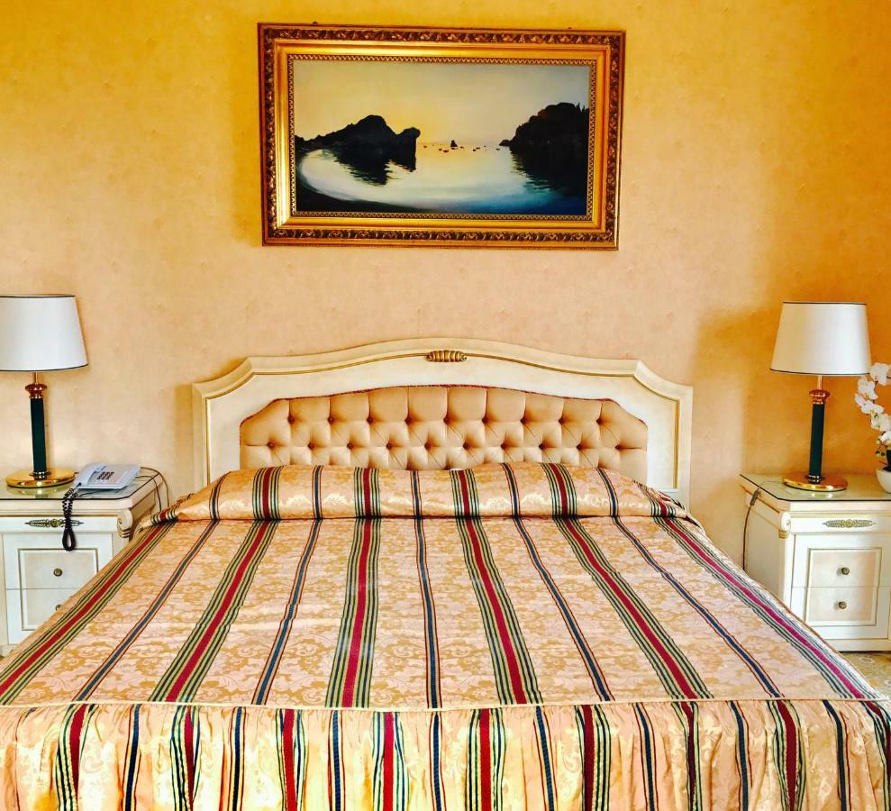Hotel Villa Riis Таормина Экстерьер фото